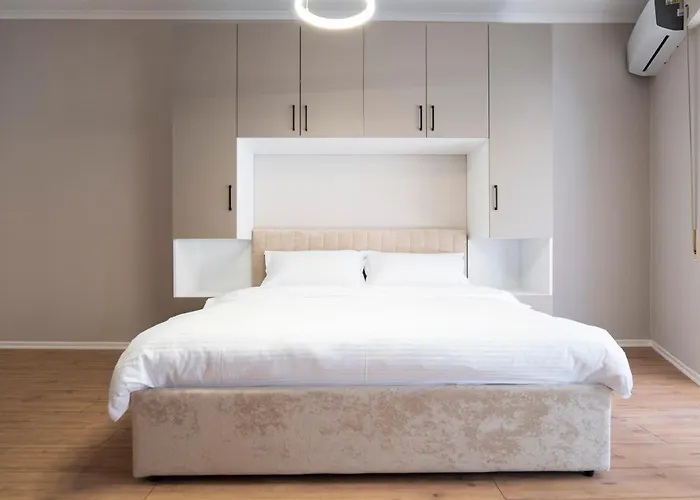 Central Inn City Apartaments דירה טיראנה